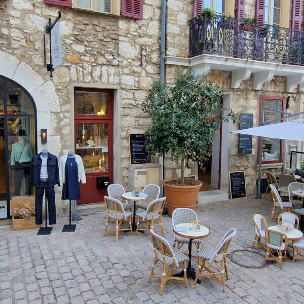 façade de l'atelier français à Vence